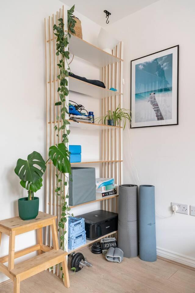 Vibrant & Modern 1Bd Flat - Hackney Apartment ลอนดอน ภายนอก รูปภาพ